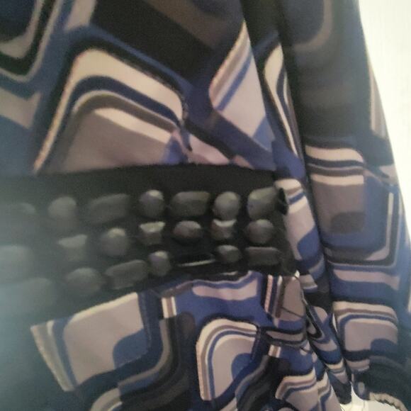 26/28 Venezia blue black gray beaded geometric print half sleeve stretchy blouse - Picture 4 of 4